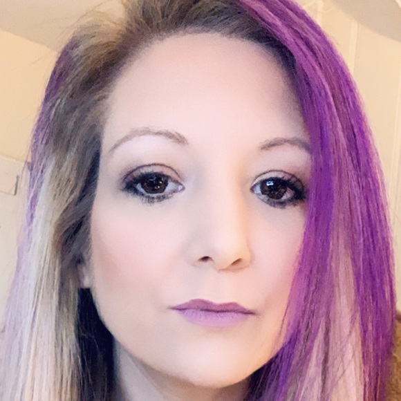 Meet your Posher, Samantha! - Picture 1 of 1